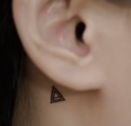 🦇 Whispers Behind the Right Ear: Vampires, Love, and the Fractured&nbsp;Self